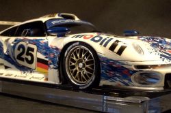 Porsche 911 GT1 Mobil 1 nº 25 - Le Mans 1996