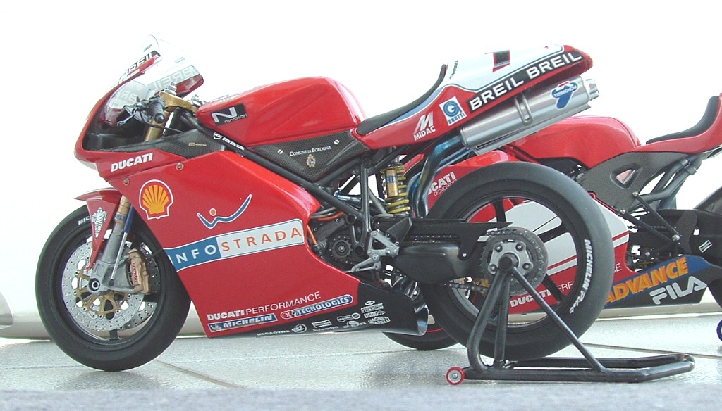 Troy Bayliss' Ducati 998 Italeri 1/9