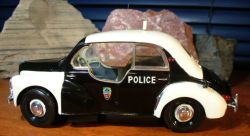 Voiture RENAULT 4 CV 1/24 Heller 56762